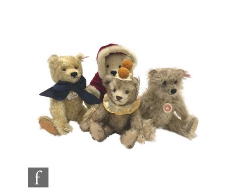 Four Steiff teddy bears, 2008 Museum Bear, white tag 672989, blond mohair, height 30cm, Teddy Clown, white tag 421204, blond 