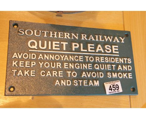 Cast iron Southern Railway sign, L: 28 cm. P&amp;P Group 2 (£18+VAT for the first lot and £3+VAT for subsequent lots) 