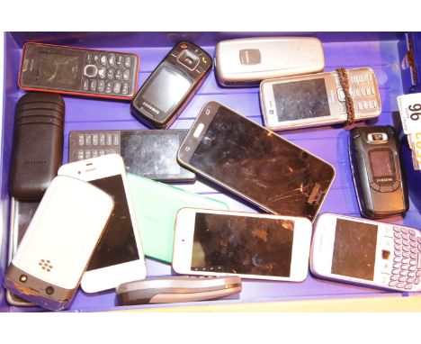 Tray of mobile telephones (no chargers). P&amp;P Group 2 (£18+VAT for the first lot and £3+VAT for subsequent lots) 