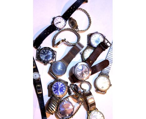 Box of mixed wristwatches including mechanical. P&amp;P Group 2 (£18+VAT for the first lot and £3+VAT for subsequent lots) 