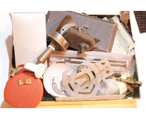 Box of mixed collectables. P&amp;P Group 2 (£18+VAT for the first lot and £3+VAT for subsequent lots) 