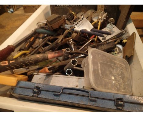 Box of mixed tools mainly hand tools, Not available for in-house P&amp;P. 