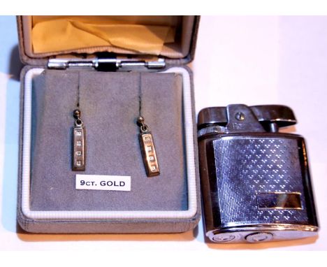 Ronson lighter and a pair of silver ingot earrings. P&amp;P Group 1 (£14+VAT for the first lot and £1+VAT for subsequent lots