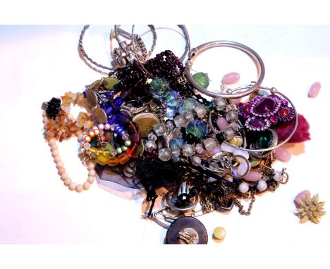 Collection of costume jewellery including some silver. P&amp;P Group 2 (£18+VAT for the first lot and £3+VAT for subsequent l