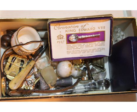 Box of mixed collectables. P&amp;P Group 1 (£14+VAT for the first lot and £1+VAT for subsequent lots) 