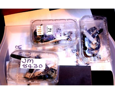 Tray of mixed ladies and gents wristwatches, various movements. P&amp;P Group 2 (£18+VAT for the first lot and £3+VAT for sub