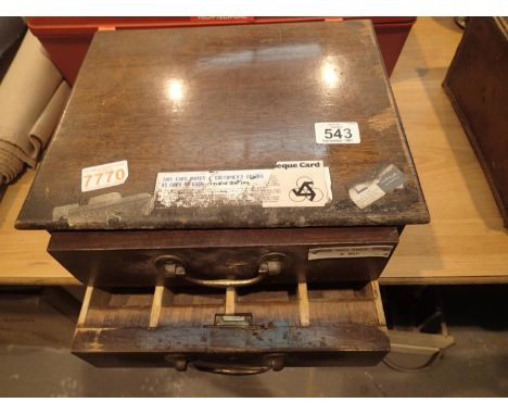 Vintage two drawer wooden cash box, no keys. P&amp;P Group 2 (£18+VAT for the first lot and £3+VAT for subsequent lots) 