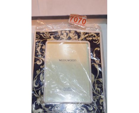 Boxed Wedgwood Cornucopia portrait frame, 90 x 130 cm. P&amp;P Group 2 (£18+VAT for the first lot and £3+VAT for subsequent l