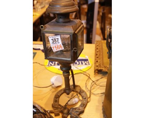 Antique type table lamp in the form of a coach light with horseshoe base. P&amp;P Group 3 (£25+VAT for the first lot and £5+V