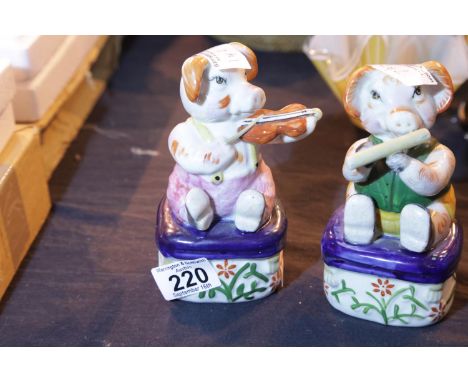 Two stoneware musician pigs, H: 16 cm. P&amp;P Group 3 (£25+VAT for the first lot and £5+VAT for subsequent lots) 