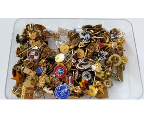 FOOTBALL, collection of lapel badges and stick pins, many enamelled metal issues, mainly European, EX to MT, Qty.