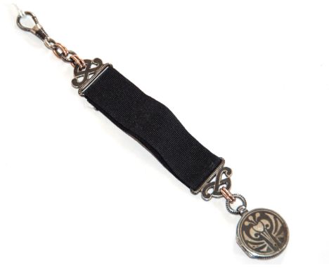 Art Deco- Chatelaine 800er Silber, mit Medaillon, in Niello teils vergoldet . L.: 17 cm lang