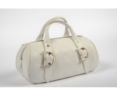 Christian Dior  Damenhandtasche, weiß Weißes Leder, 31 x 16 cm. Zustand -neu-.