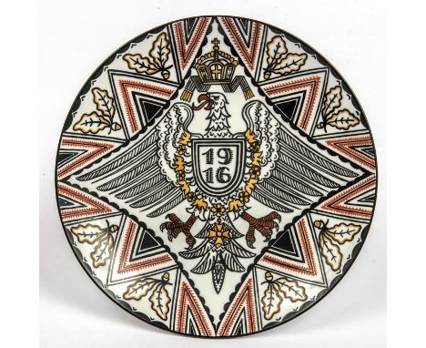 Patriotischer Teller, Rosenthal , Selb-Bavaria Porzellan polychrom handbemalt. Unter dem Stand K. SCH. 1916. Ø 24 cm.