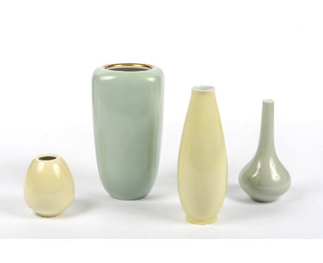 Konvolut Rosenthal-Vasen, Entw. Jan Bontjes van Beek 4 Teile, Modell-Nr. 2632, 2636, 2639, 2643. Hohe quadratische Vase 23 cm