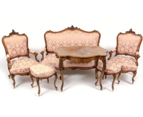 6-teilg. Sitzgruppe, Louis Philippe   1860-1870  Nussbaum reich geschnitzt mit feiner Vergoldung,  bestehend aus: 1 Sofa, H.: