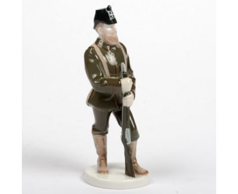Rosenthal Kunstabt. Selb, Bavaria, Landsturmmann Military-Figur  auf Plinthe, mehrfarbig handbemalt. Entwurf und Fertigung 19