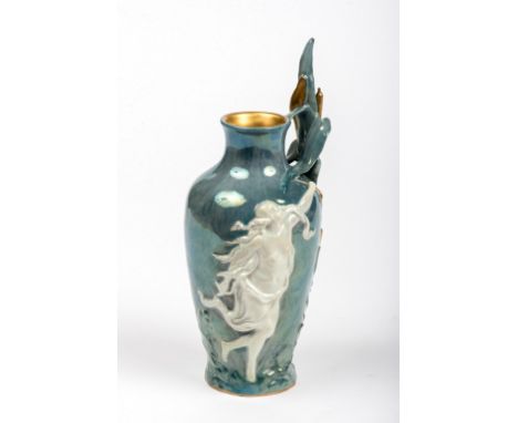 Jugendstil Vase um 1900 , Bauer, Rosenthal &amp;amp; Co. Kronach Handmalerei in Blau und Gold.  Frauenrelief weiß, Rohrkolben