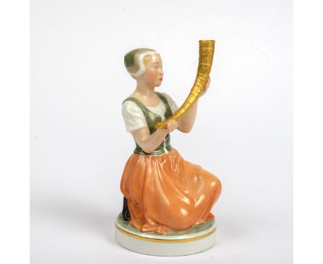 Mädchen mit Horn, Royal KopenhagenKnieendes Mädchen mit dem goldenem Horn, polychrom staffiert in Pastelltönen. Entw.: Holger