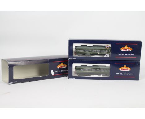 Bachmann - an OO gauge class 108 DMU two-car unit with speed whiskers, op no M56214, BR green livery, # 32-900, appears mint 