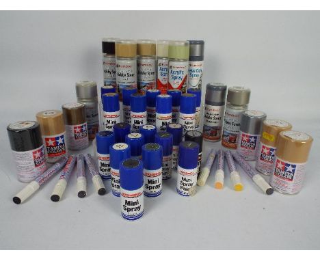 Tamiya, Humbrol - Over 40 cans of mainly Humbrol model spray paint in varying sizes. Lot includes Humbrol 150ml AD6237 Desert