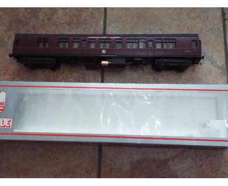 Lima - an O gauge, model Mk 1 passenger corridor carriage with illumination facility, maroon livery, op no E24185, # 316618, 