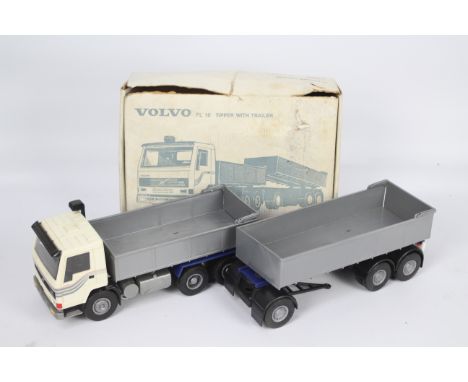 Emek (Finland) - A boxed Emek (Finland) plastic Volvo FL10 Tipper with Trailer. The 1:25 scale model appears to be in Mint co