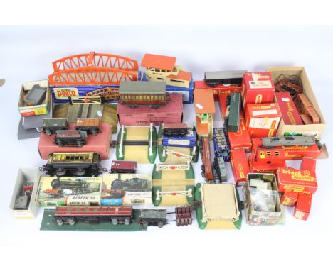 Hornby, Triang - Hornby Dublo - A large quantity of boxed and unboxed OO gauge accessories and wagons - Lot includes a boxed 
