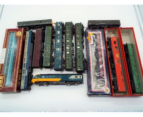 Hornby, Lima and others - 13 model OO gauge passenger carriages, generally vg, part boxed,  (this does not constitute a guara