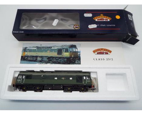 Bachmann Blue Riband - an OO gauge model class 25/2 diesel electric locomotive, op no D5233, green livery, # 32-411, appears 