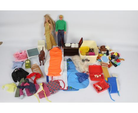Sindy, Mattel - A mixed lot of Sindy and Mattel items - Lot includes a 1968 Mattel figure, a 1999 Mattel doll. Lot also inclu