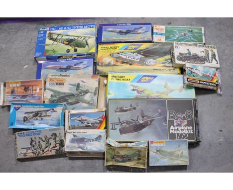 Frog, Tamiya, Novo, Matchbox, Glencoe, Other - A collection of boxed 17 plastic model kits in various scales. Lot includes Ma