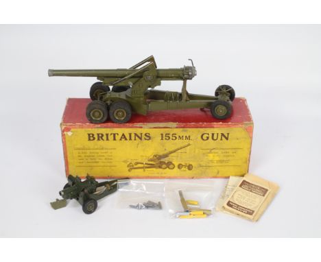 Britains - A boxed Britains #2064 155mm Gun, together with an unboxed Britains #1725 4.5" Royal Artillery Howitzer. The boxed