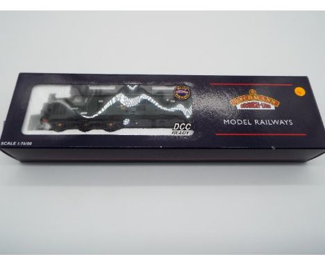 Bachmann Blue Riband - an OO gauge DCC Ready model class 37/0 diesel electric split head locomotive, op no D6707, green liver