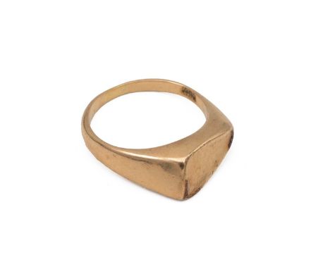 A yellow metal-shaped ring, unmarked, 3.1 grams, K 1/2.