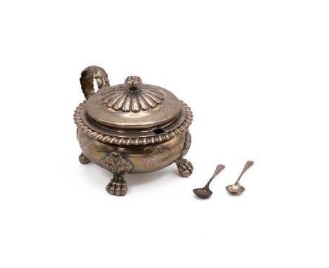 Georgian silver hallmarked lidded mustard pot, with acanthus leafed handle, ribbed lid with finial and gadroon decoration to 