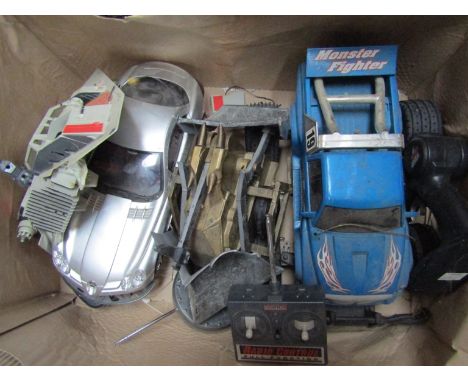 Assorted RC vehicles including Robot Wars etc 