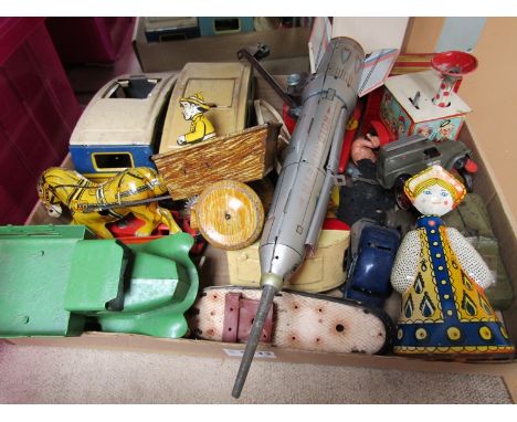 A collection of tinplate and plastic toys including Marx clockwork horse and cart, Tri-ang tipper truck etc 