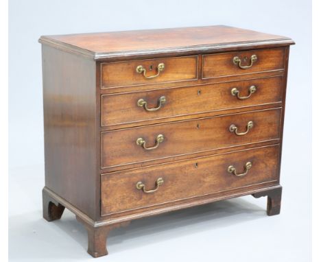 A GEORGE III MAHOGANY CHEST OF DRAWERS, the moulded rectangular top above two short over three long graduated drawers, fitted