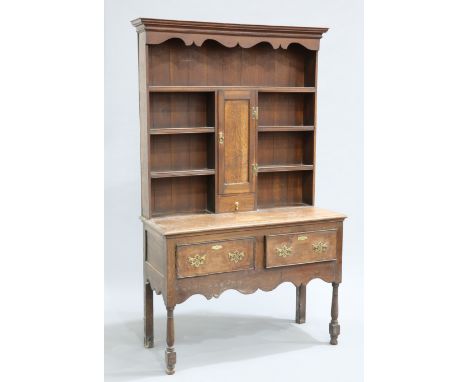 A SMALL LATE GEORGIAN OAK DRESSER AND RACK, the enclosed rack with cupboard door and single drawer, over a base with two frie