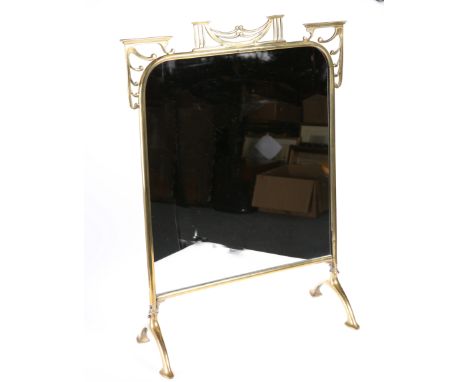 AN EARLY 20TH CENTURY BRASS MIRRORED FIRESCREEN. 67.5cm high