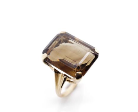 Smoky quartz and 9ct yellow gold ring marked 9ct. Approx weight 6.7 grams, ring size M-N