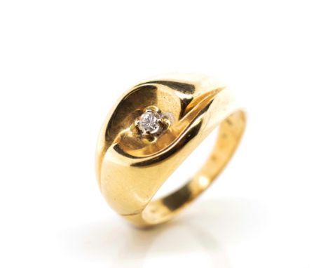 9ct Yellow gold and diamond solitaire ring marked 9c. Approx weight 3.7 grams, ring size L-M (140427)