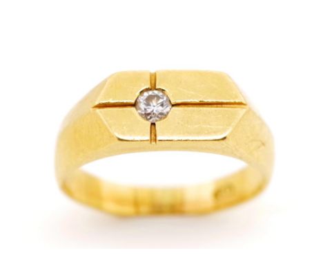 Solitaire diamond and 18ct yellow gold ring marked 750. Approx 6 grams, ring size R (140462)
