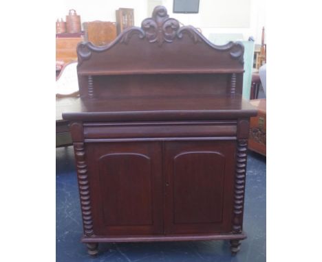 Victorian cedar chiffonier with bobbin turned columns, 108cm wide, 48cm deep, 160cm high
