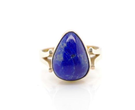 Lapis lazuli set 9ct yellow gold ring marked 9ct. Approx weight 4.80 grams, ring size M