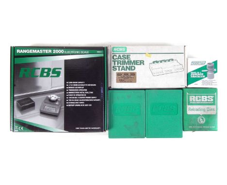 RCBS reloading equipment, to include a boxed Rangemaster 2000 electronic scales, case trimmer stand, Berdan decapping tool, R