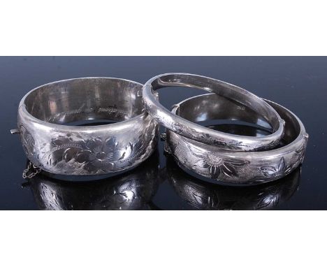 A Victorian style silver engraved hinged bangle Birmingham 1973, together with two other similar examples from the period, gr