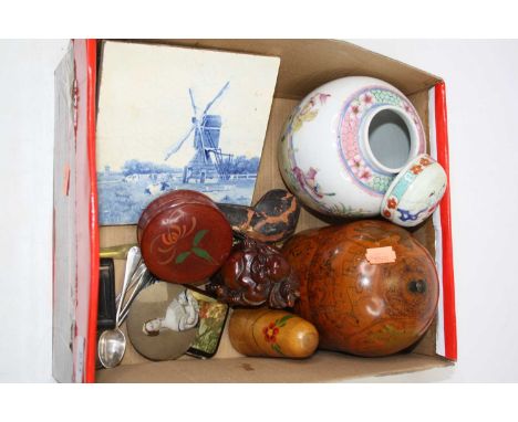 A box of miscellaneous items, to include pocket cigarette case, Meeschaum pipe, Delft tile etcCondition report: Chinese ginge