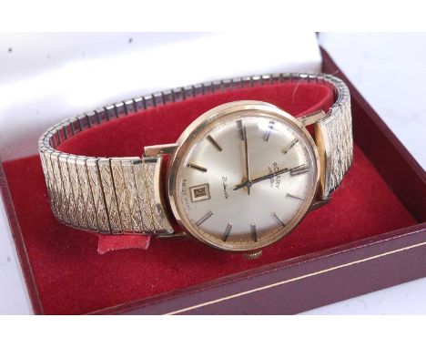 A gent's Rotary 9ct gold cased mechanical wristwatch, having a signed champagne dial, date aperture at 6 o'clock, manual wind